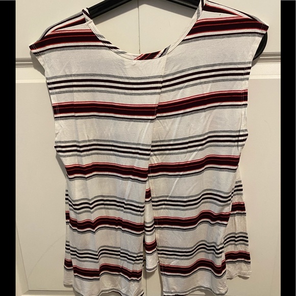 4/$30 gap top - Picture 2 of 2